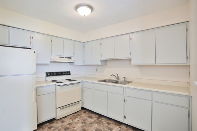 Building Photo - Tanglewood Apartments