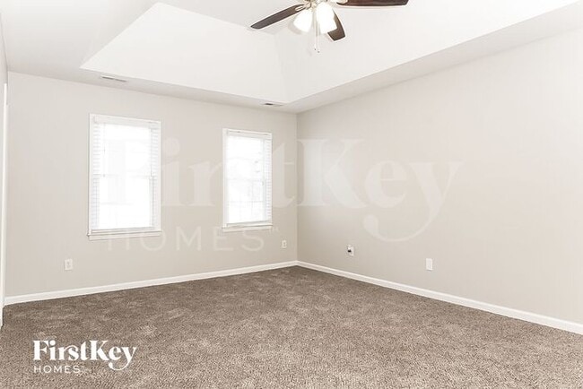 Building Photo - 5388 Beechmont Dr