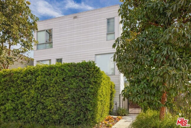 Building Photo - 11724 Culver Blvd