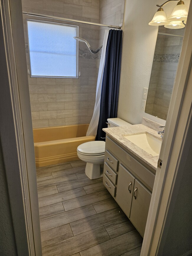Building Photo - 1007 Utopia Ln