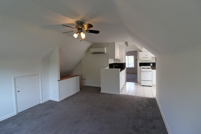 Building Photo - June FREE On This One Bedroom Apartment Near KU Med