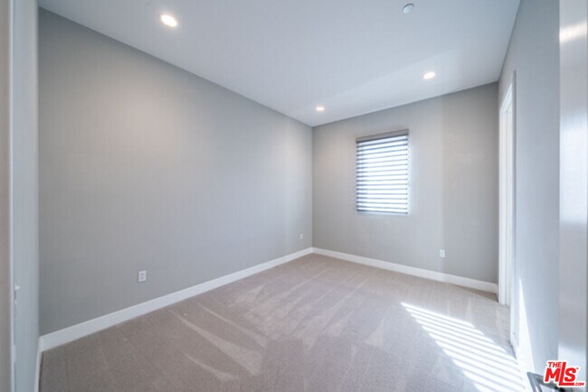 Building Photo - 5837 Village Dr