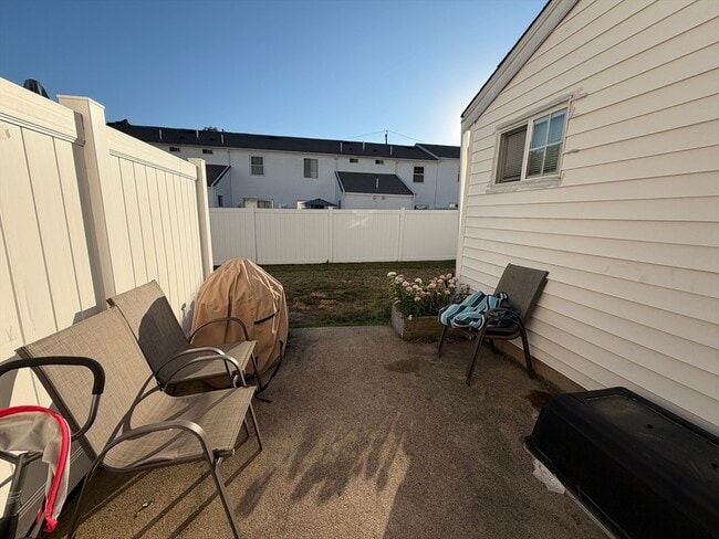 Building Photo - 6 Ba Dr