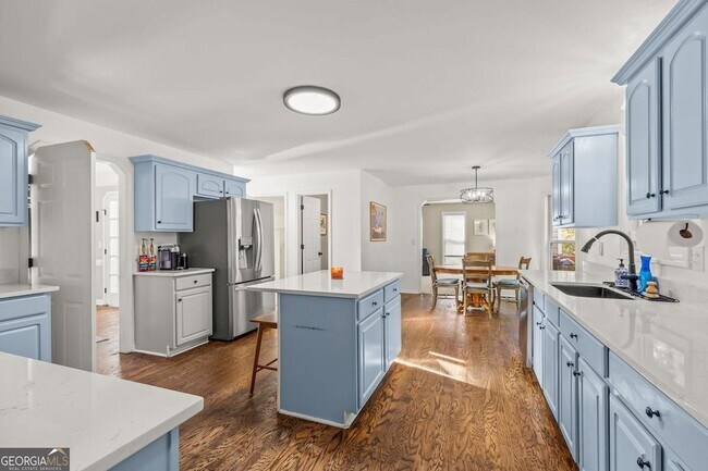 Building Photo - 552 Magnolia Dr