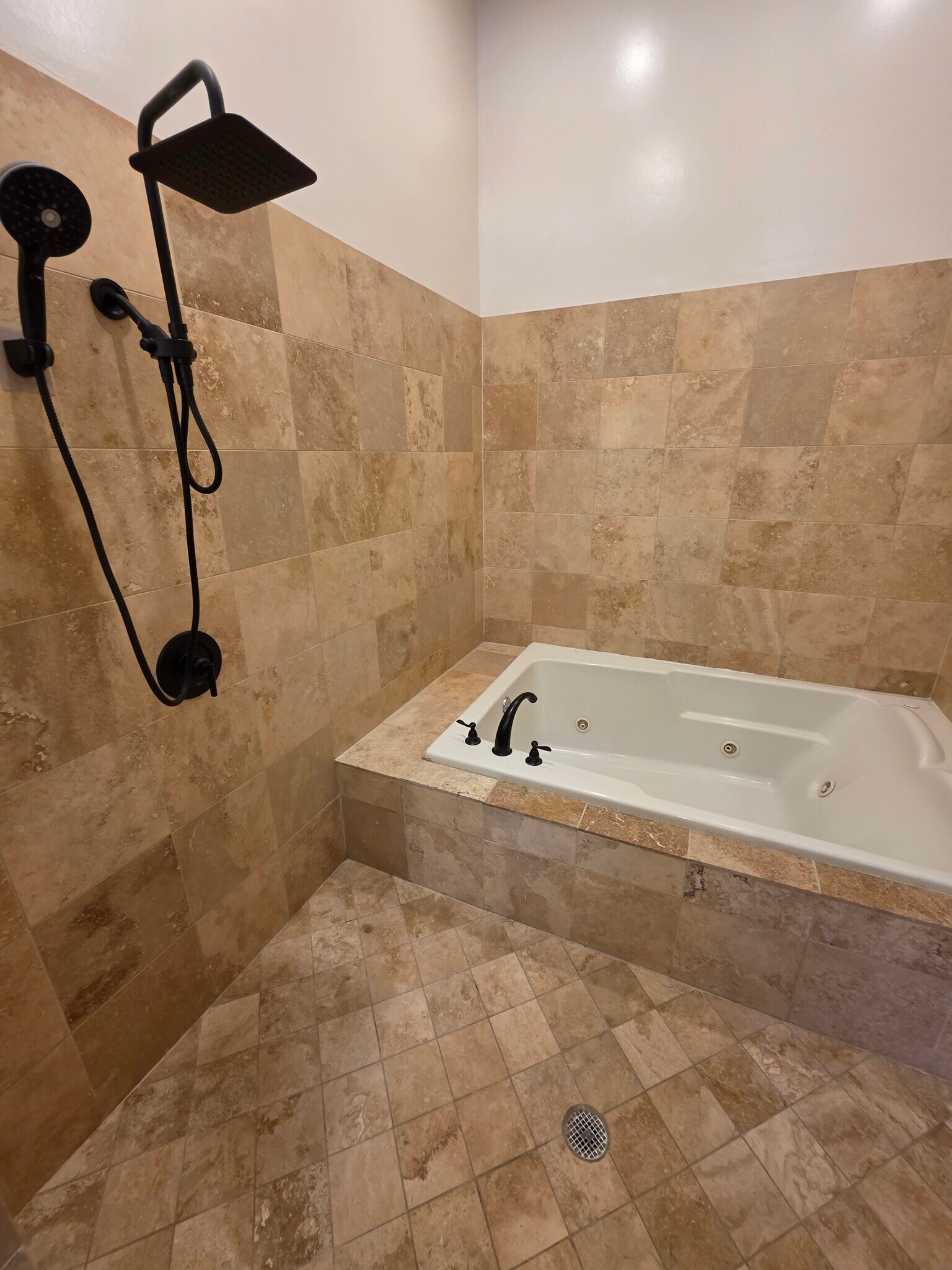 Bath 2 - 1549 N Milwaukee Ave