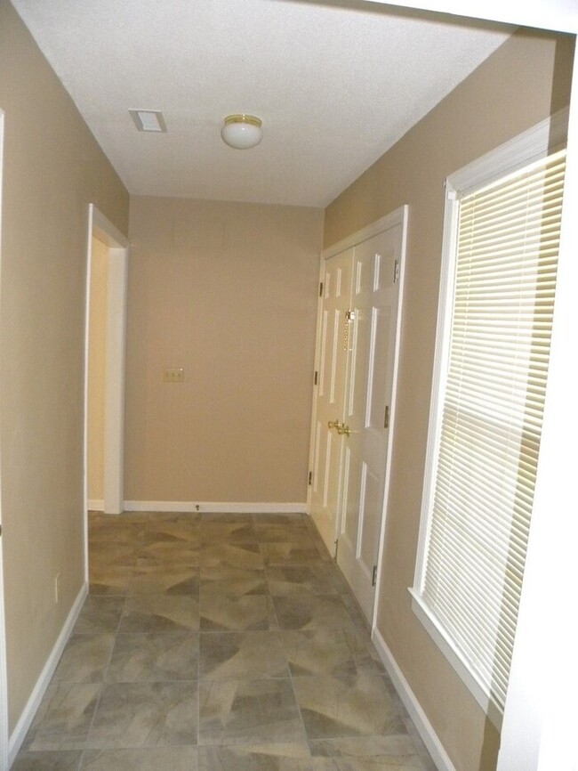 Building Photo - 4BR brick home with rocking chair porch, f...