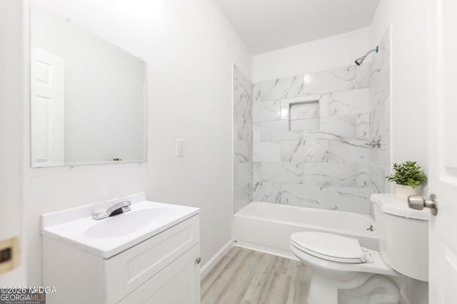 Building Photo - 1175 Hartley St