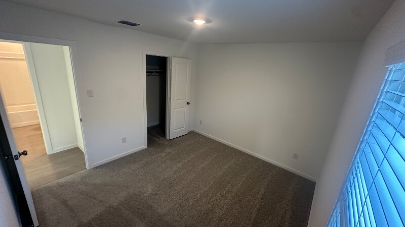 Building Photo - 1002 Raintree Rd