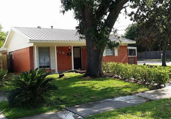 Primary Photo - 1101 Ellen Dr