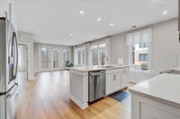 Building Photo - Modern 2-bedroom, 2-bath apartment