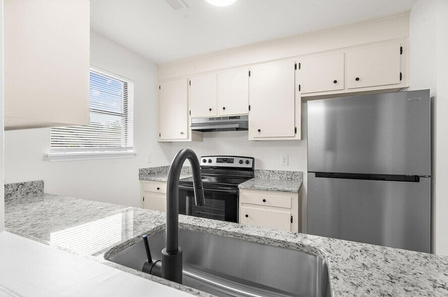 Building Photo - 127 Cedar Grove Dr