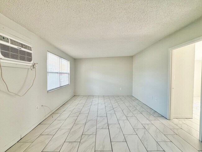 Building Photo - Off Havendale - End Unit Duplex