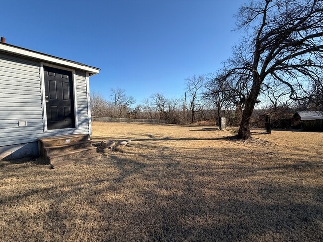 Building Photo - 4400 NE 16th Terrace