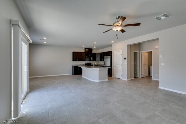 Building Photo - 945 Willow Berry Ave