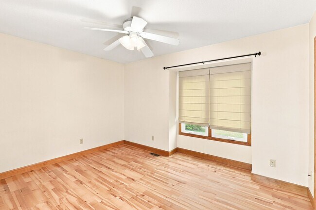 Building Photo - 3611 SW Red Hawk Ct