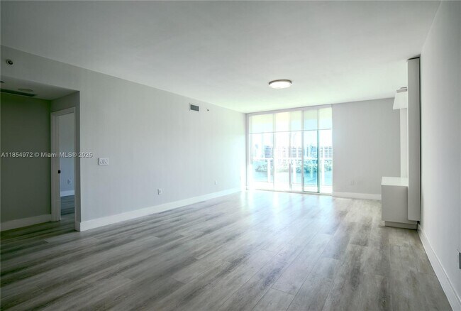 Building Photo - 3330 NE 190th St