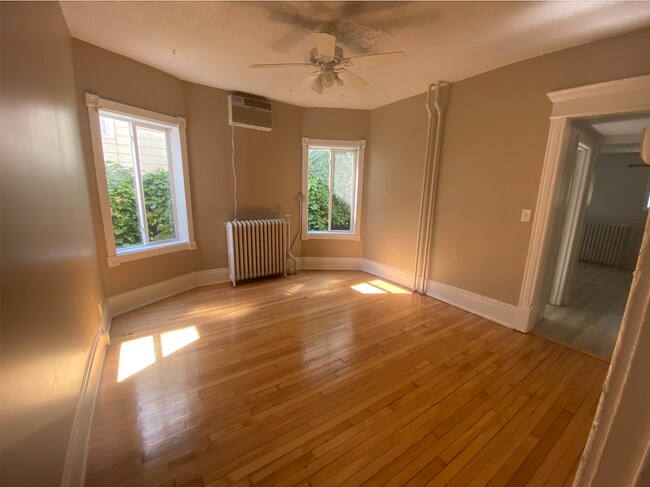 Living room with build in air-conditioner unit - 515 Winslow Ave