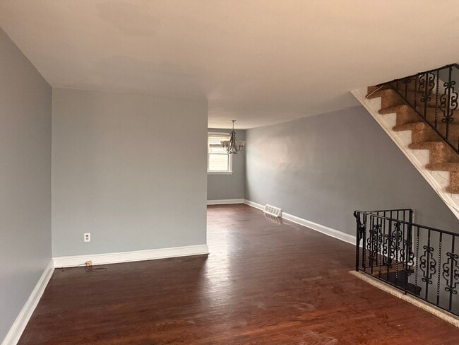 Building Photo - Spacious 3BR Home in Overbrook Park – Front Yard, Modern Kitchen, Washer and Dryer & Basement