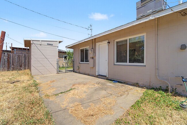 Building Photo - 1258 Rosemary Ln