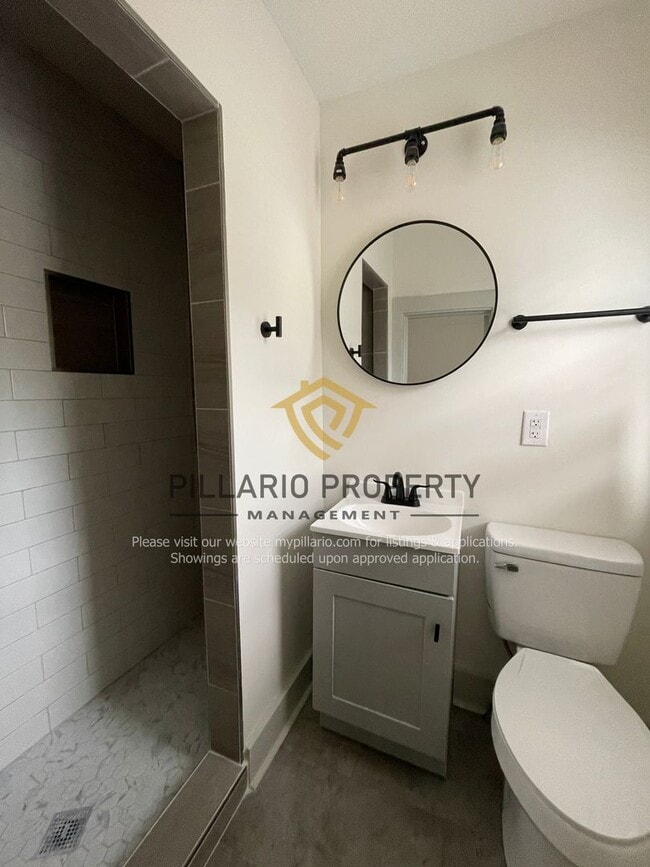 Building Photo - Renovated 3 Bedroom Home in Tuxedo Park, Available NOW!