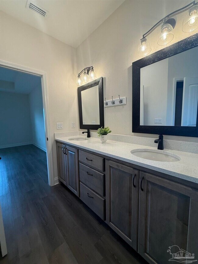 Building Photo - 5511 Micanopy Dr