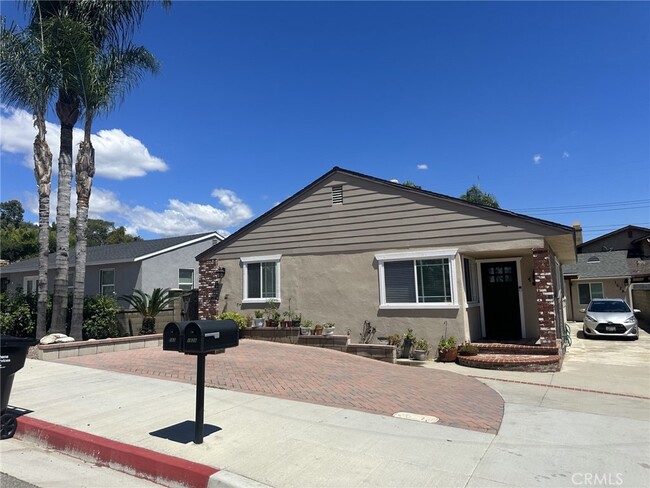 Primary Photo - 162 N Barranca Ave