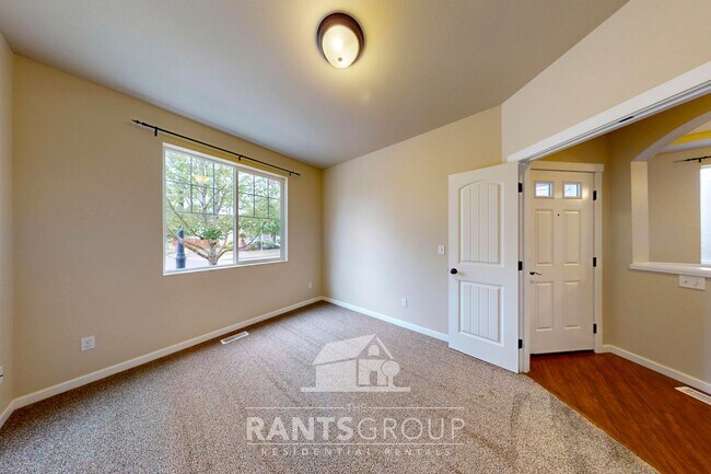 Building Photo - Gorgeous 4 Bed/2.5 Bath Pet-Free Home in Horizon Pointe!