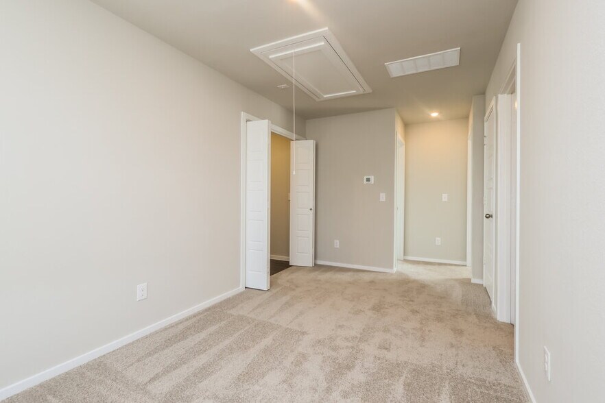 Building Photo - 530 Dalloway St