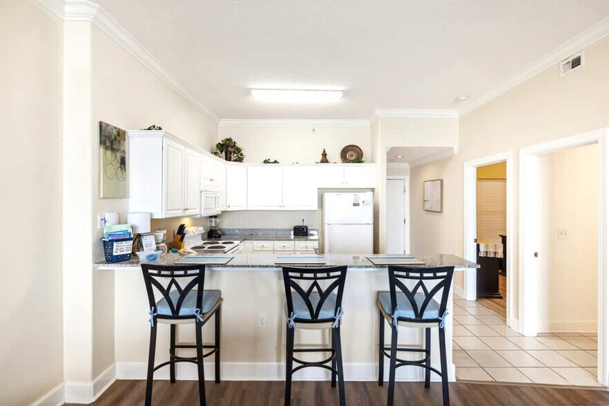 Building Photo - 10625 Front Beach Rd