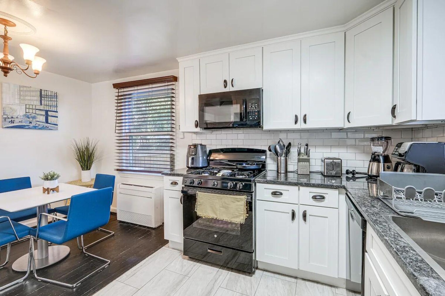 Building Photo - 2430 S Oakland St