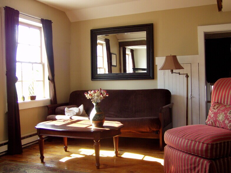 Living Room - 30 Golden Hill St
