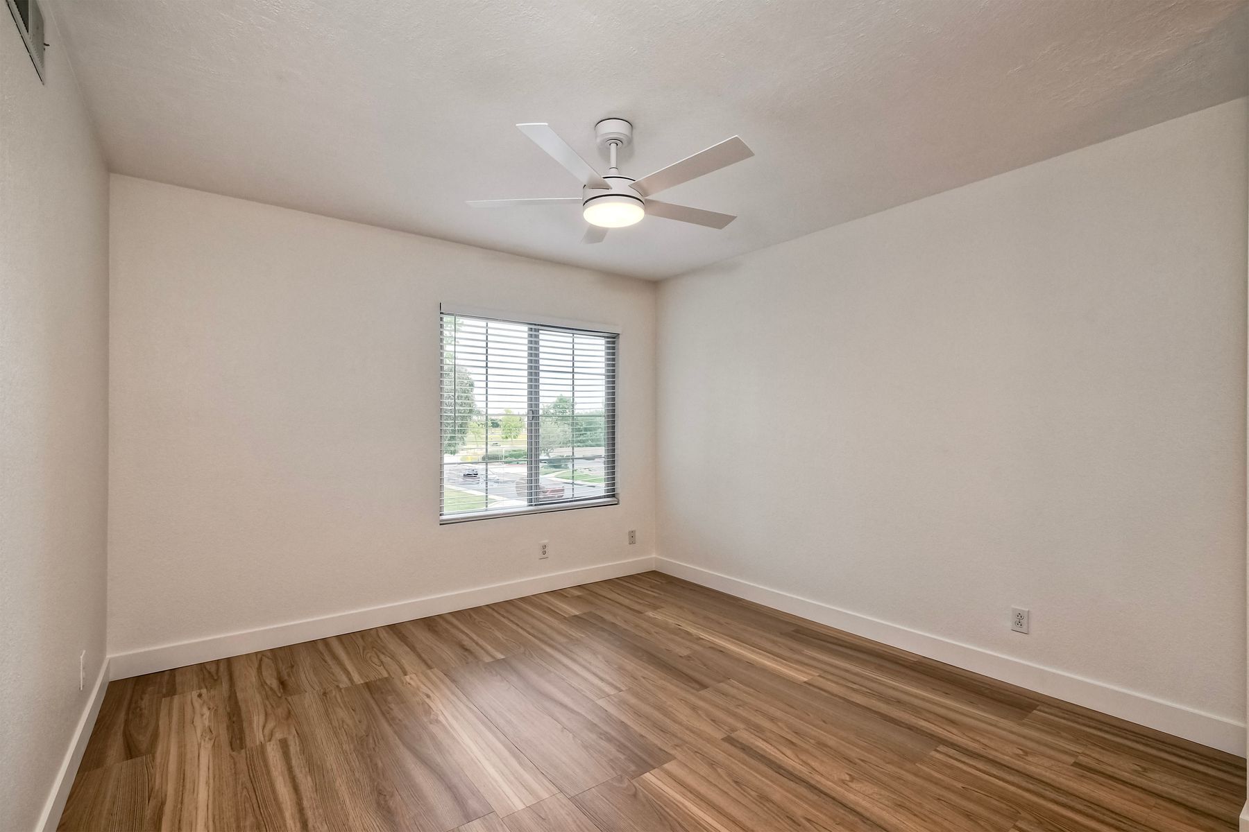 Building Photo - 10910 Summerdale Way