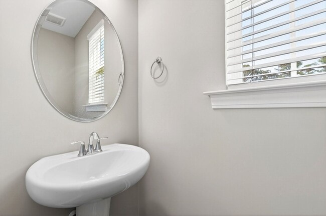 Building Photo - Charming Craftsman-Style 3-Bedroom Townhome in Garner!