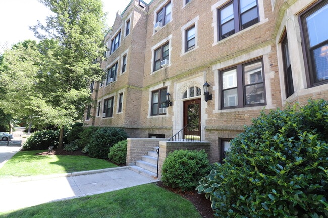 Building Photo - 118 Babcock St