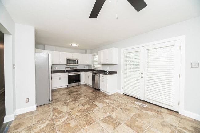 Building Photo - 3 bed 2 bath Home in Merrillville