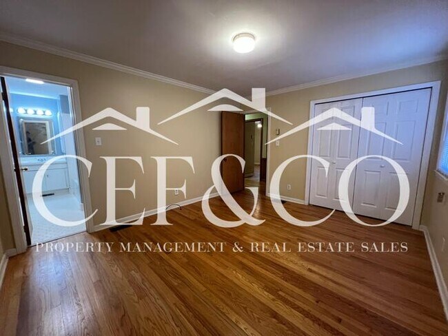 Building Photo - 308 Pine Lake Ct