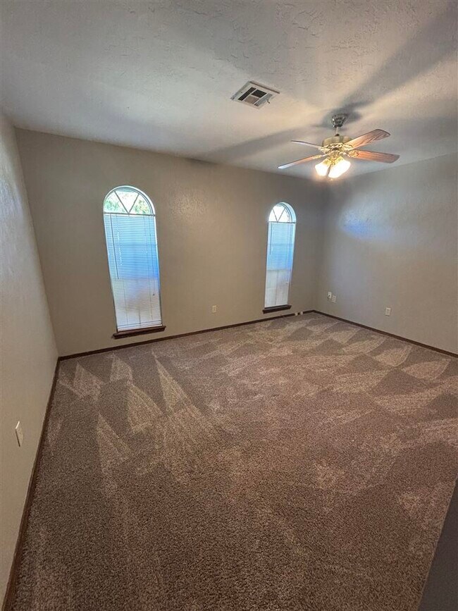 Building Photo - 7816 NW Baldwin Ave