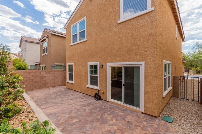 Building Photo - 386 Ambitious St