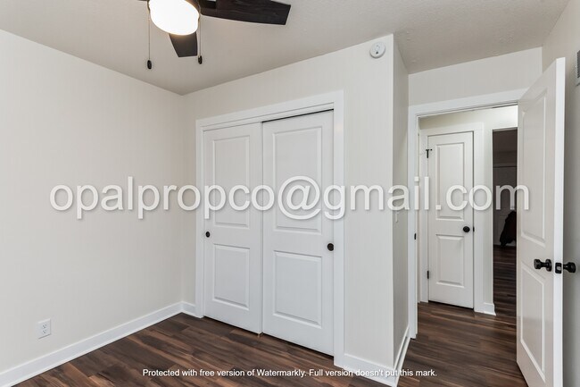 Building Photo - 3911 E Douglas Ave