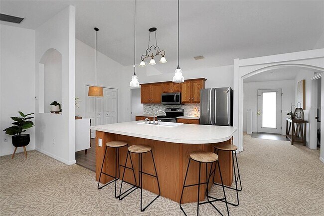 Building Photo - 10648 SW 38th Ave