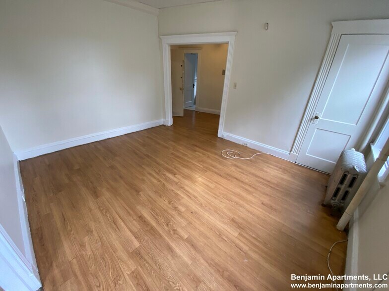 Building Photo - 235 Park Dr