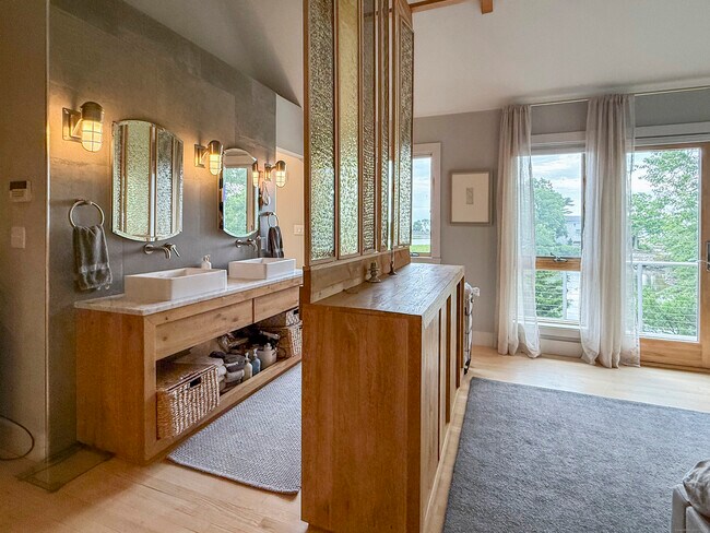 Building Photo - 52 Shorehaven Rd