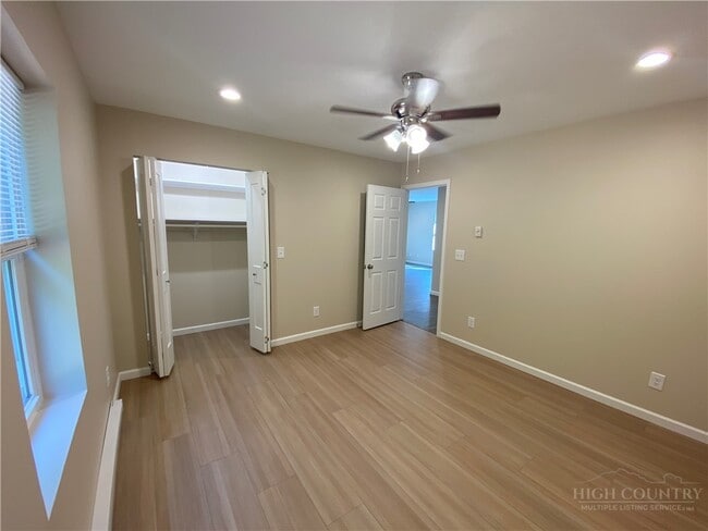 Building Photo - 233 Majestic Vine Ln