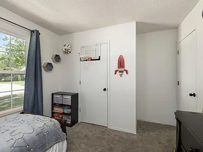 Building Photo - 3 Bed 2 Bath 2 Car Garage Available Now!!!