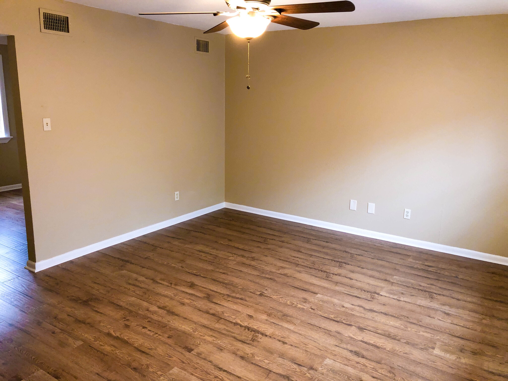 Building Photo - 9405 Lew Cir
