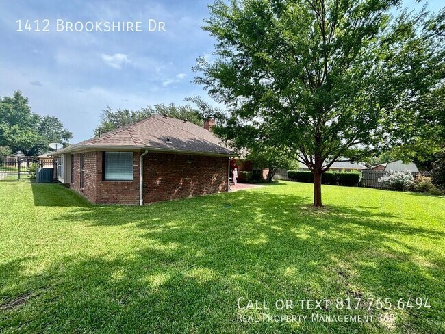 Building Photo - 1412 Brookshire Dr