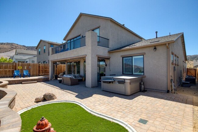 Building Photo - Beautiful Three Bedroom with Mountain V...