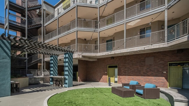 Building Photo - 1260 E University Dr