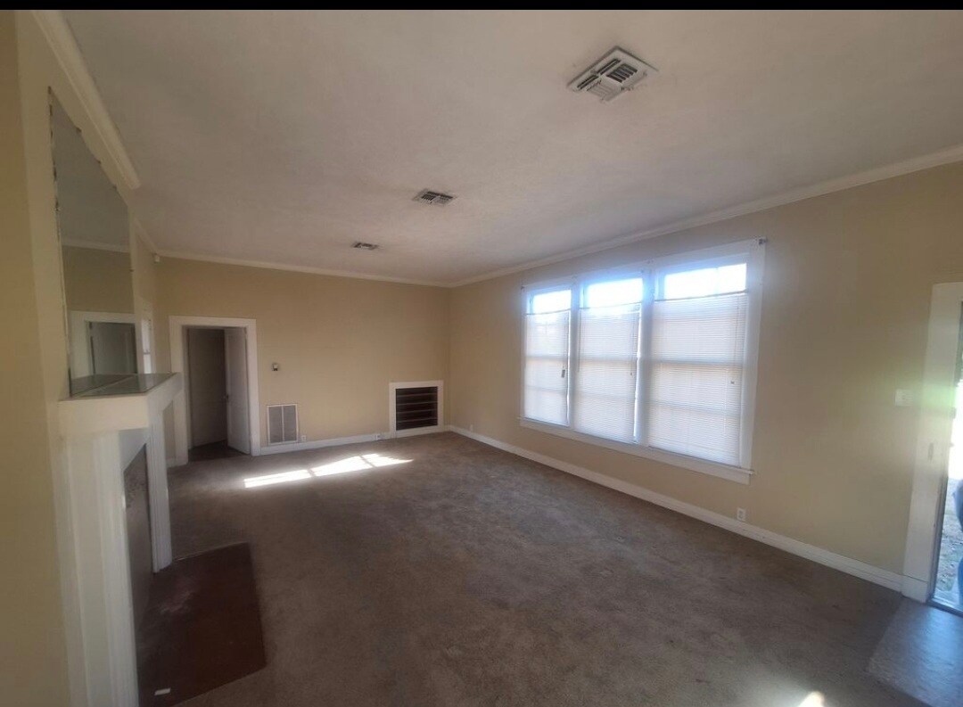 Building Photo - 912 Grand Ave