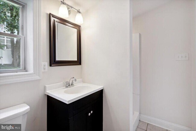 Building Photo - 220 S Matlack St